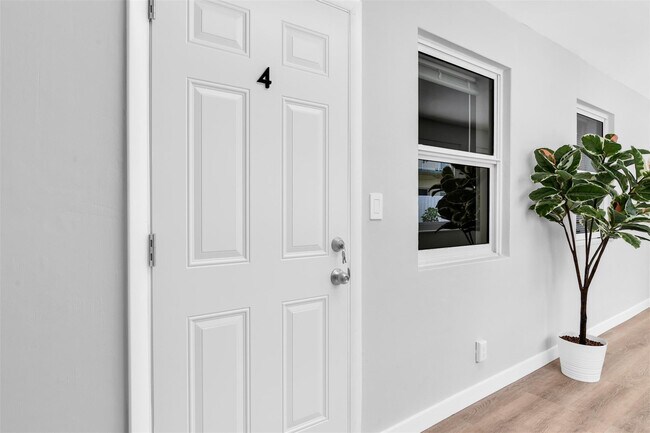 Foto del edificio - 1841 Adams St