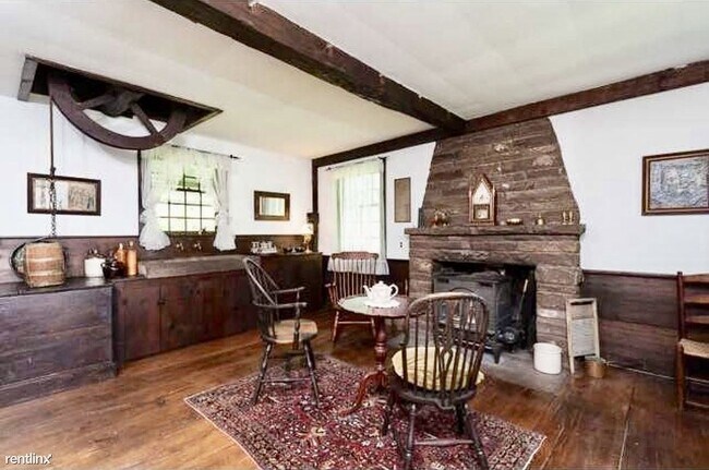 Building Photo - 4 br, 2 bath House - 455 East St