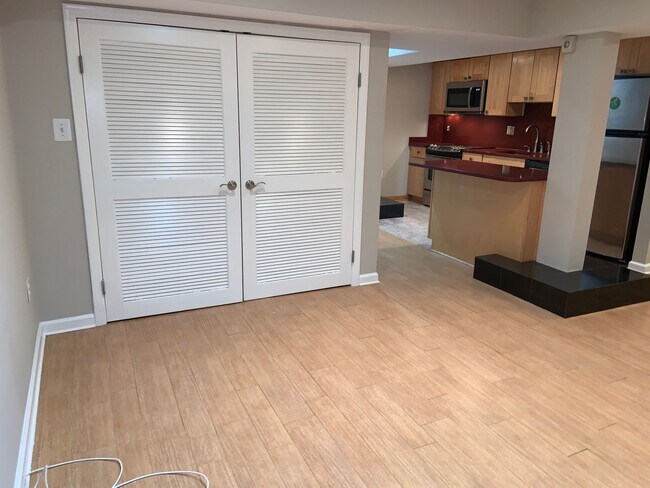 Foto del edificio - Spacious Two Bedroom Two Bathroom Petworth...