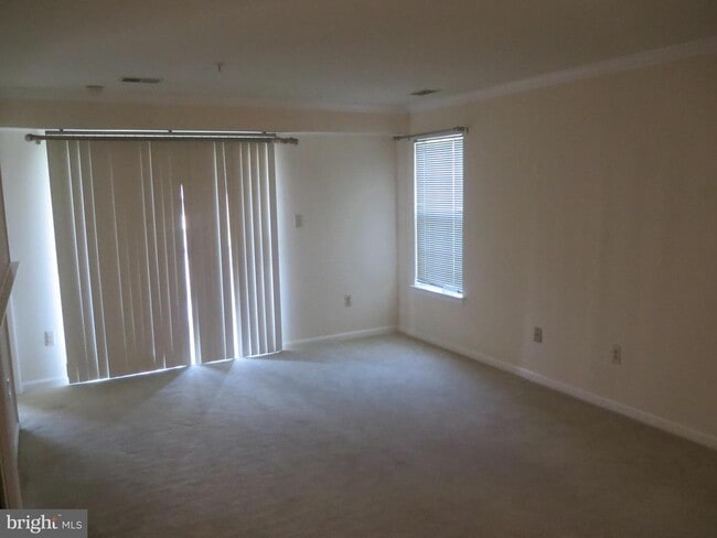 Building Photo - 1024 Gardenview Loop