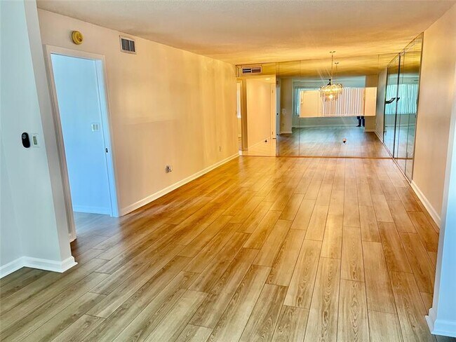 Foto del edificio - 9767 N Belfort Cir