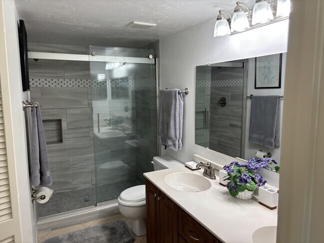 Foto del edificio - 236 Pebble Beach Blvd
