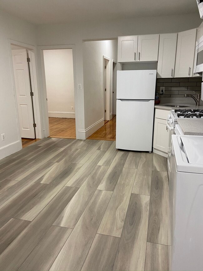 Building Photo - 259 Windsor St