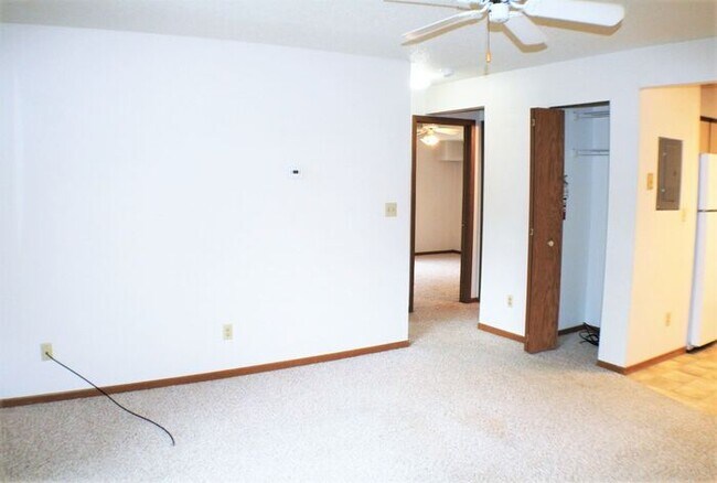 Foto del edificio - $1,095 | 2 Bedroom, 1 Bathroom 2nd Floor C...