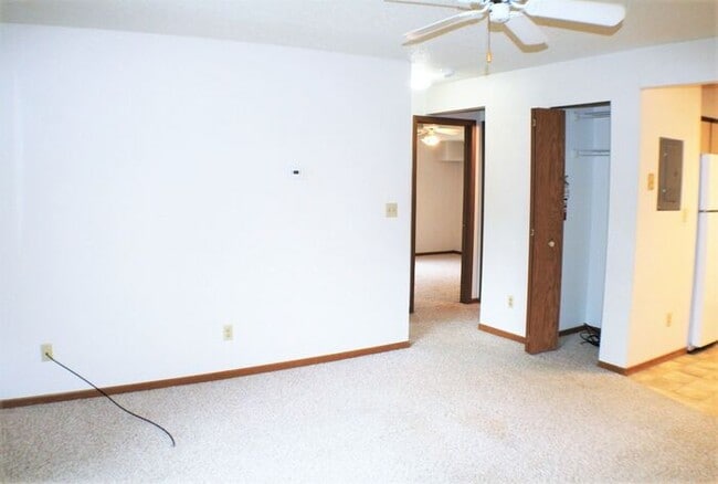 Building Photo - $1,095 | 2 Bedroom, 1 Bathroom Condo | Pet...