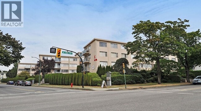 Building Photo - 104 6450 E BOULEVARD