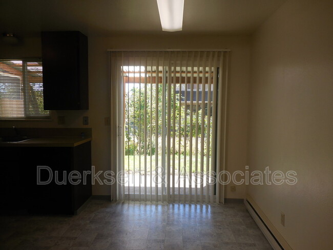Foto del edificio - 112 NE Conifer Blvd