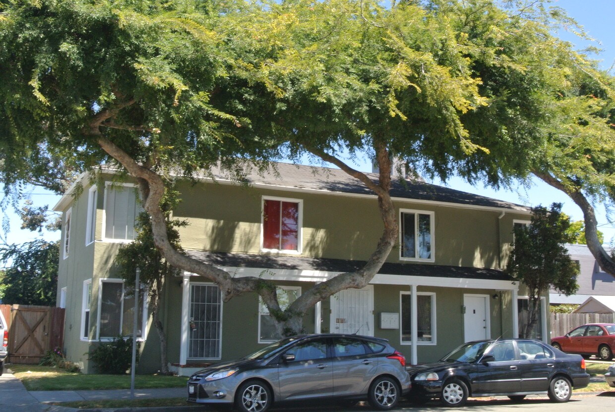 Foto principal - 909-915 Dwight Way