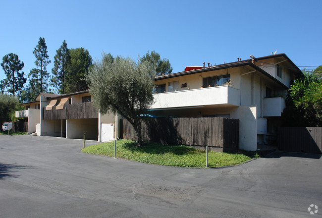 Building Photo - Green Hill Apartments