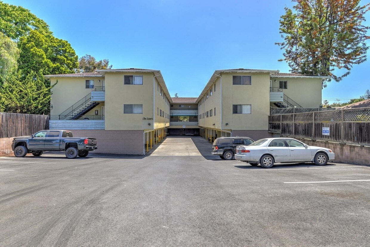 Primary Photo - 500 Chiquita Ave