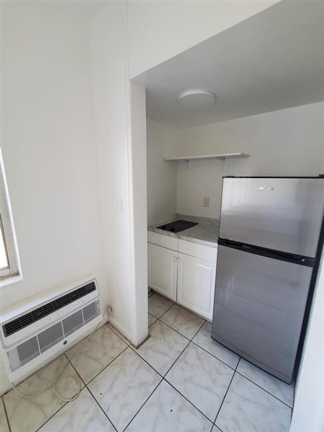 Photo - 965-975 Biarritz Drive Apartment