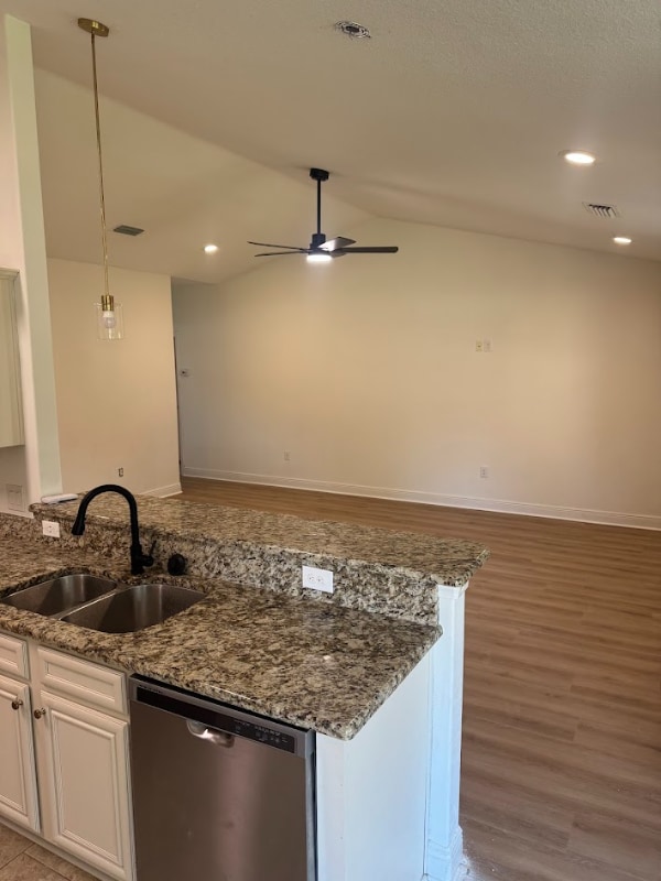 Foto del edificio - 9154 Deer Ln