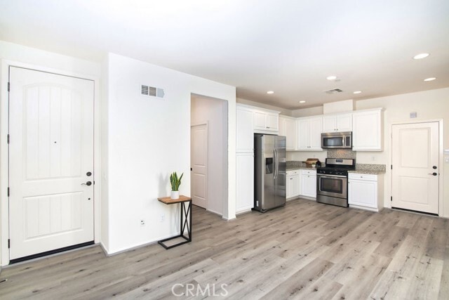 Building Photo - 533 S Casita St