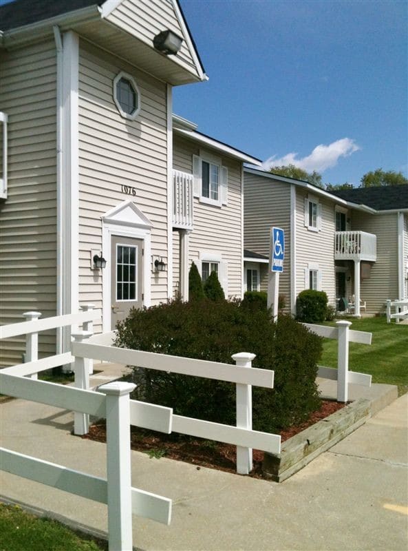 Building Photo - 1 br, 1 bath Apartment - Gateway -Wait List