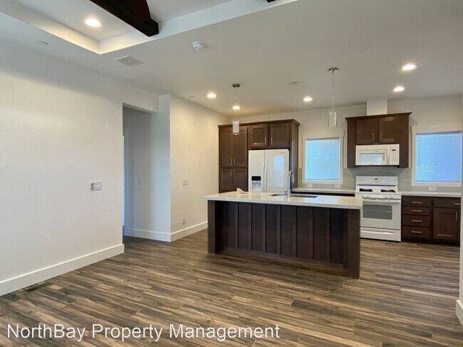 Building Photo - 2 br, 2 bath House - 1310 Airport Rd