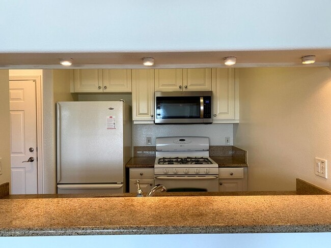 Building Photo - Serene 55+ Living in the Heart of Torrance | 2 Bed, 2 Bath Condo