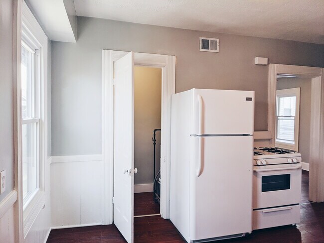 Kitchen - 2197 W 32nd St