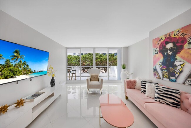 Foto del edificio - 1717 N Bayshore Dr