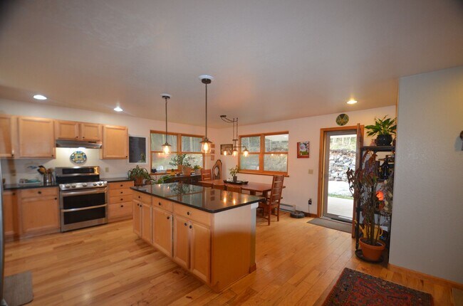 Building Photo - Placer Valley! 3bed/2.5 bath! Garage! 20 m...