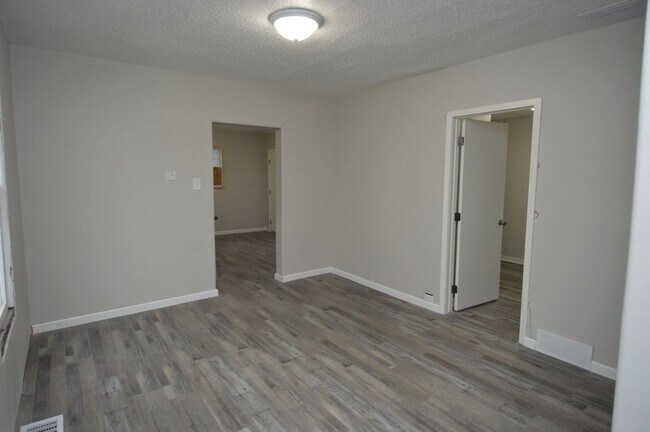 Building Photo - Fully remodeled 3 bedroom 2 bath!!