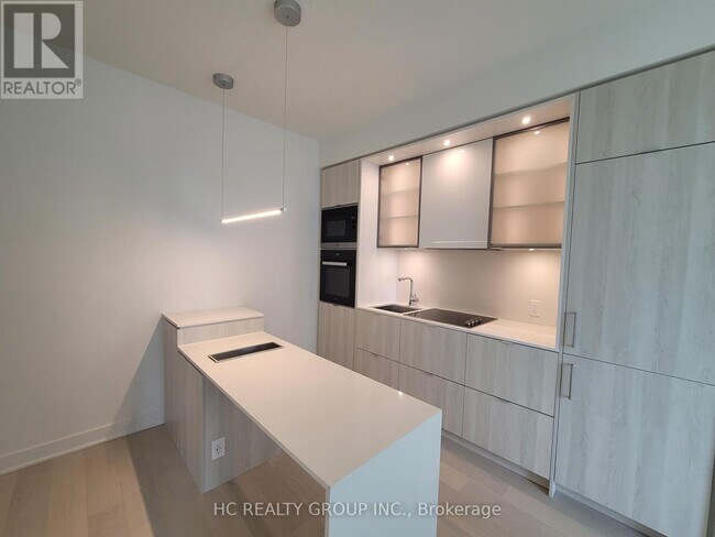 Building Photo - 11 Yorkville Ave