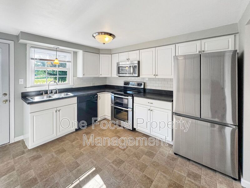 Foto principal - 79 Valley View Rd