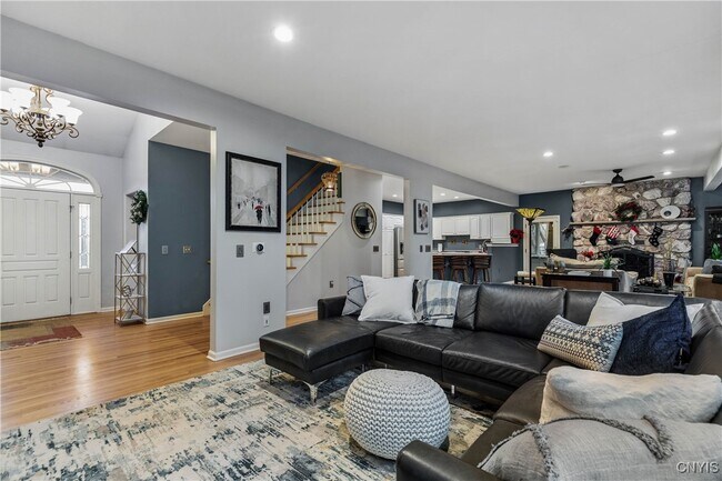 Foto del edificio - 4892 MacGregor Ln