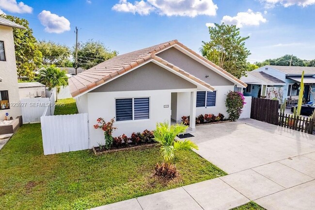 Photo - 3425 SW 69th Ave House