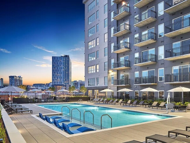 Building Photo - 505 16th Ave S