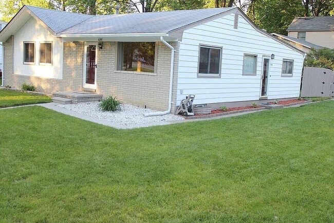 Building Photo - 655 Robinwood Dr