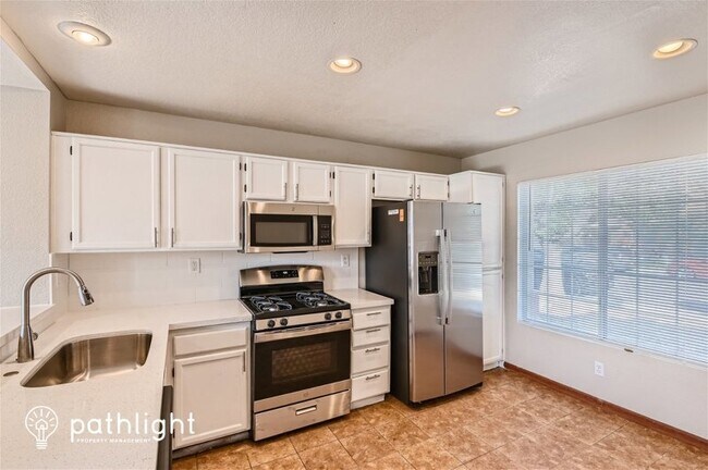 Foto del edificio - 1347 Yukon Ave