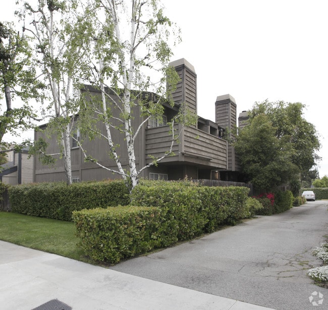 Building Photo - 4712 Whitsett Ave