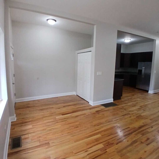 Foto del edificio - 3904 W Armitage Ave