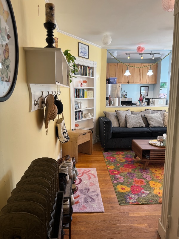 Primary Photo - 1094 Woodbury Ave