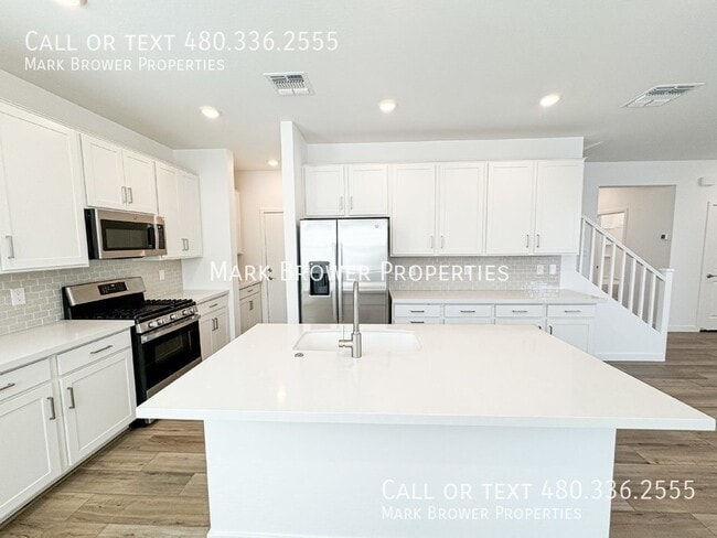 Building Photo - 9852 E Tamery Ave