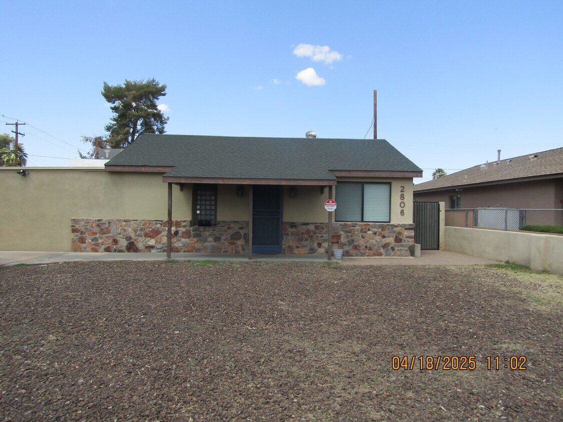 Foto principal - Single story 3 bedroom home within walking...