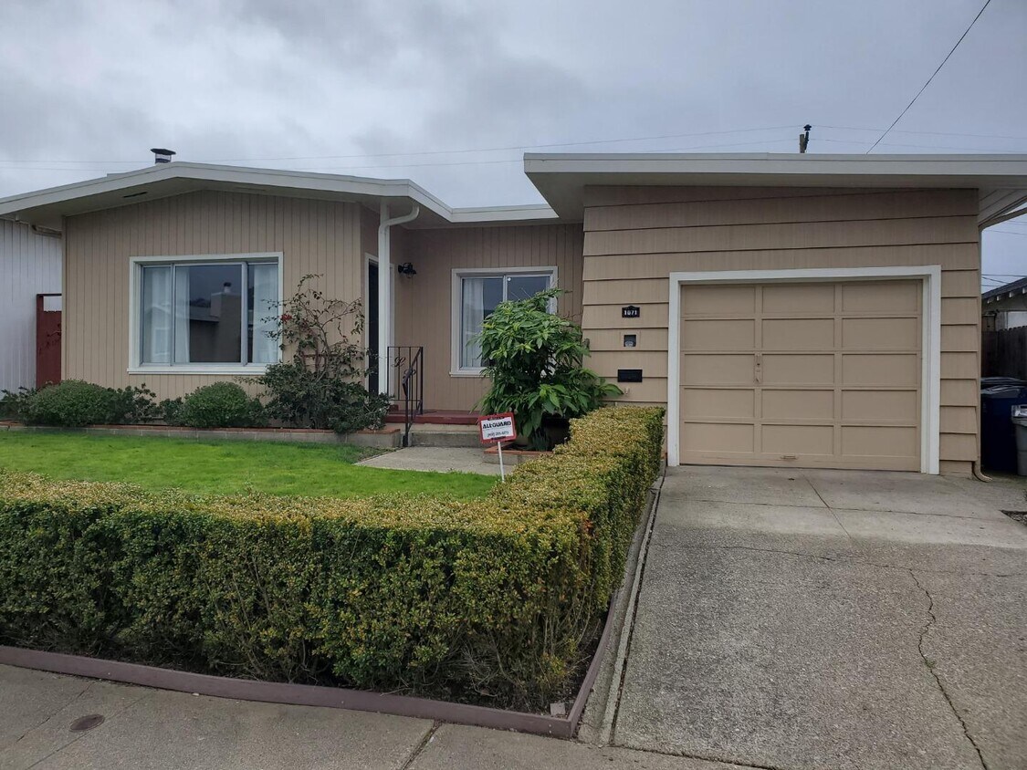 Foto principal - 1071 Sunnyside Dr