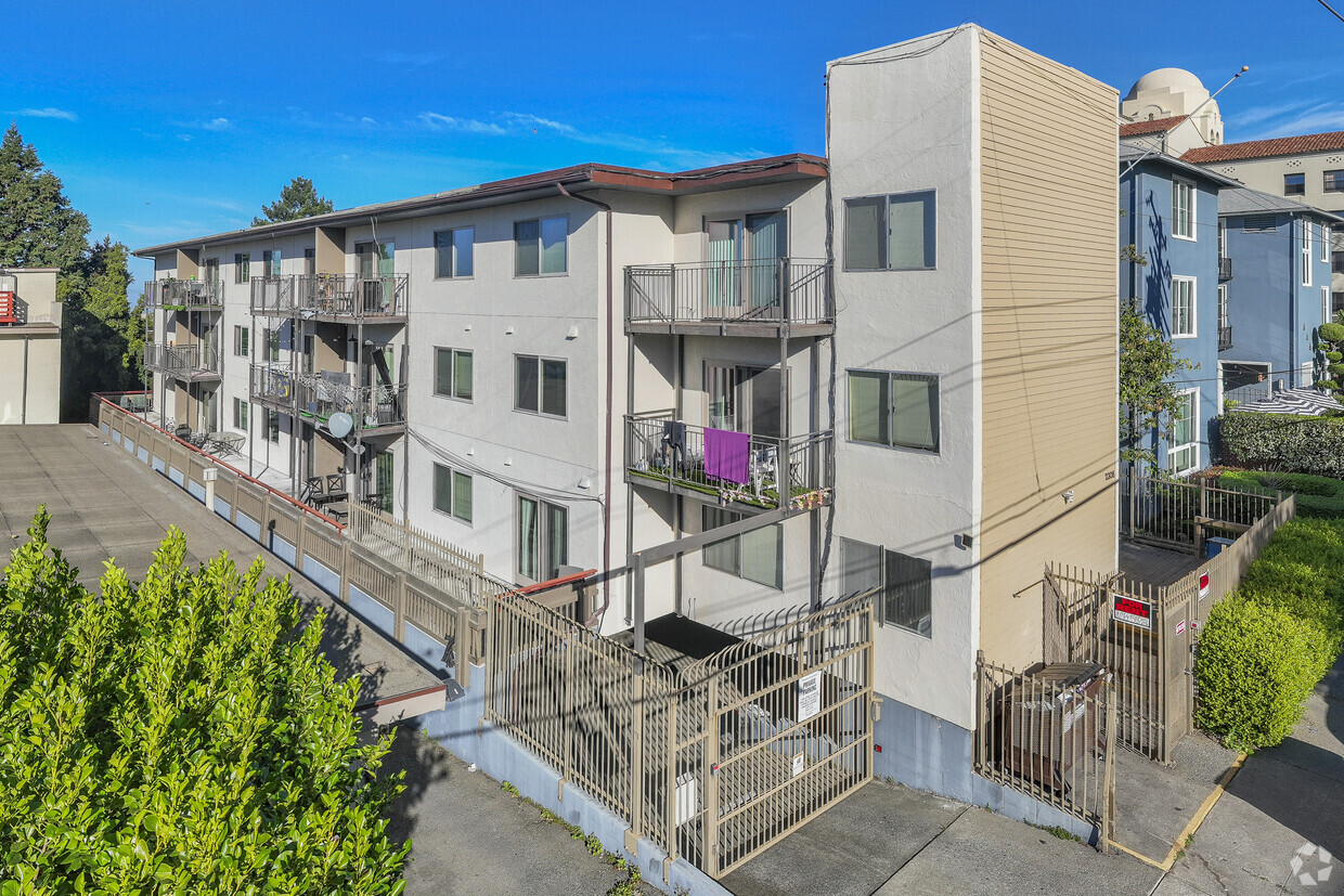 Primary Photo - 2308 Warring St (Berkeley, CA)