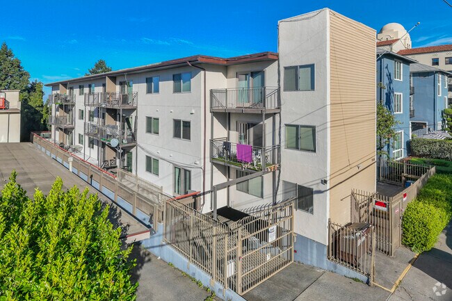 Primary Photo - 2308 Warring St Apartments