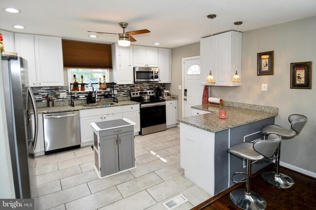 Building Photo - 5815 Arbroath Dr