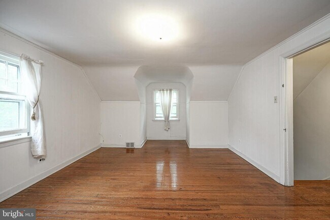 Foto del edificio - 553 E Holly Ave