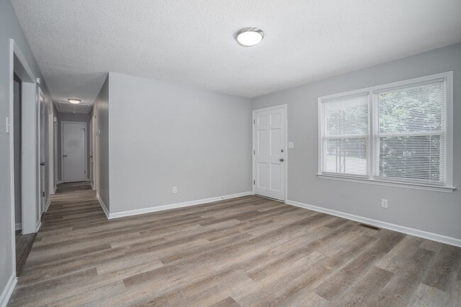 Building Photo - 580 Starling Way