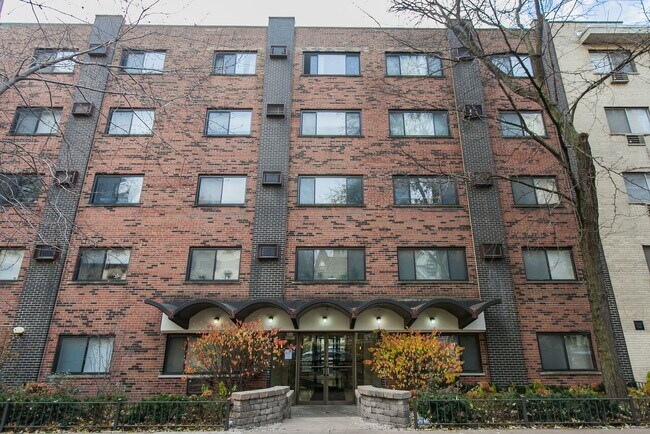 Building Photo - 421 W Barry Ave