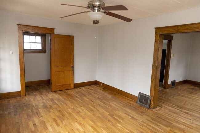 Building Photo - 1117 Berten St