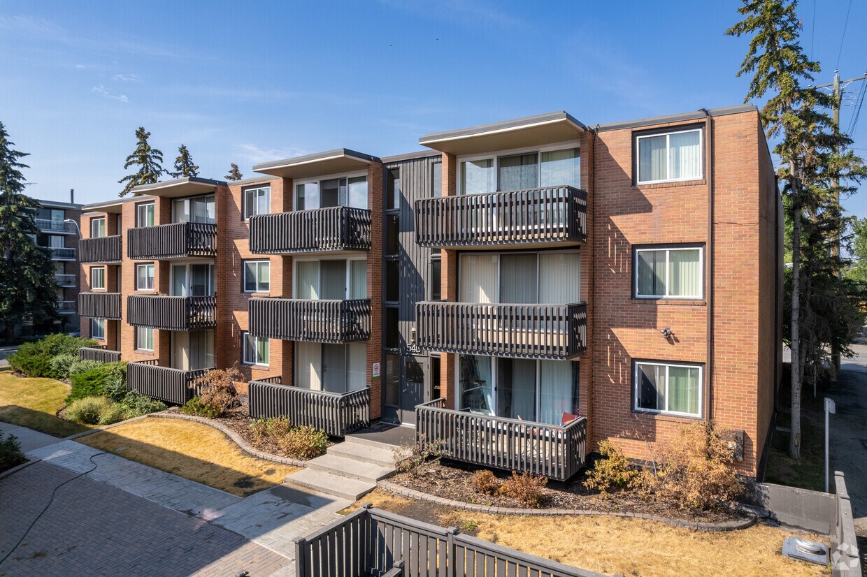 Chinook Gardens 530 57th Ave SW Calgary, AB