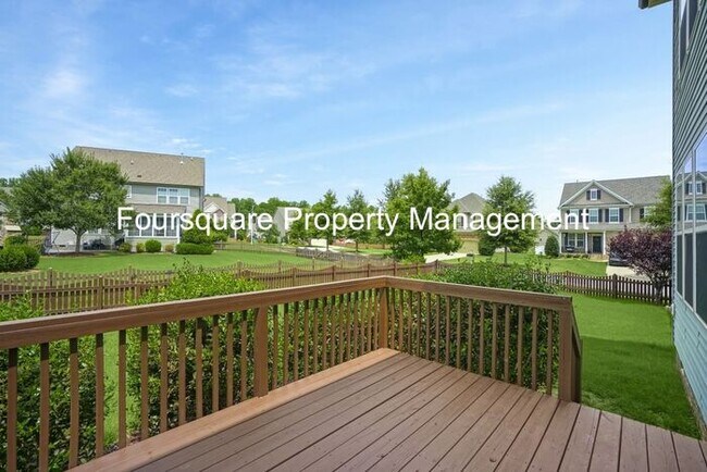 Foto del edificio - Inviting 3-Bed Single-Family Home with Bonus Room, Fenced Backyard & 2-Car Garage – Holly Springs
