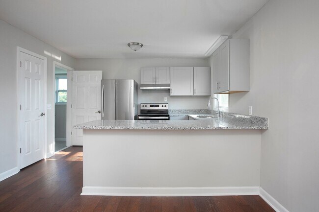 Foto del edificio - Renovated 3 Bedroom/ 1 Bath near downtown!...