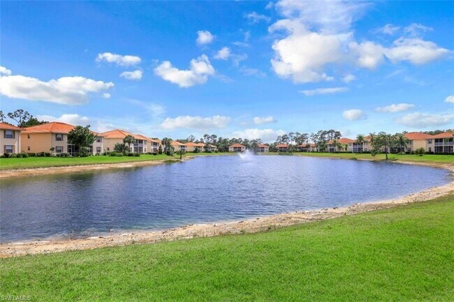 Building Photo - 360 Robin Hood Cir