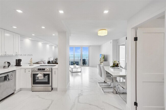 Foto del edificio - 5555 Collins Ave