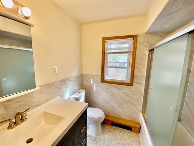 Foto del edificio - 230 Webster Ave